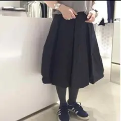 ENFOLD SOLID WAVE TUCK スカートバルーンスカート 黒　36 ENFOLD SOLID WAVE TUCK スカートバルーンスカート 黒 36 - メルカリ