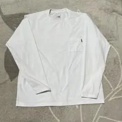 ノースフェイス長袖白tシャツ