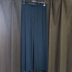 ユニクロ　ダークブルー プリーツ ストレートパンツ新品未使用　68