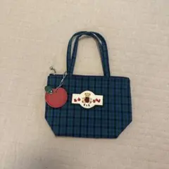 ファミリアミニバッグ チェック柄トートバッグ リンゴチャーム付き
