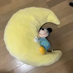 ミッキー 月型クッション 東京ディズニーリゾート