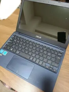 ASUS E200HA x5-Z8350 メモリ4GB eMMC 32GB