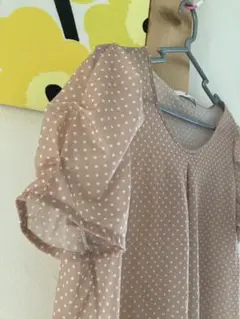 ドット柄ブラウス
