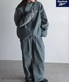 【Reebokリーボック】 別注スモールベクター刺繍裾ドロストナイロンジャケット