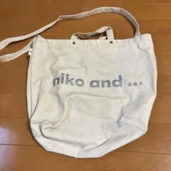 niko and ... ロゴトートバッグ アイボリー