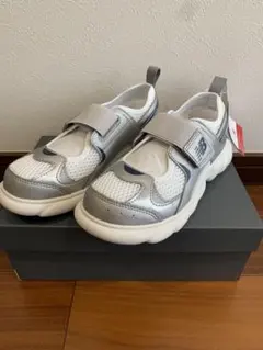 New Balance 230 Hook and Loopサンダル15cm - メルカリ
