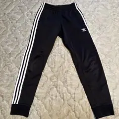 adidas 3本ライン 黒ジャージパンツ
