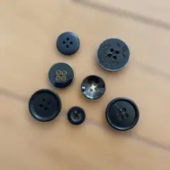 黒系プラスチックデザインボタン 4穴　7個セット