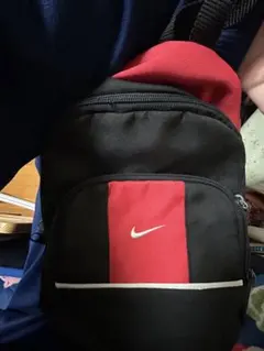 Nike 黒/赤 リュック