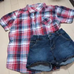 チェック柄半袖シャツとデニムショートパンツセット
