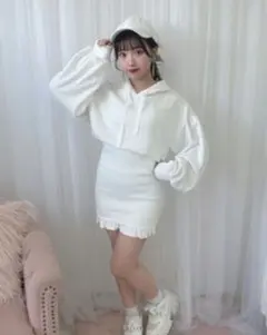 エブリン　ホワイト　ビジューリブワンピース