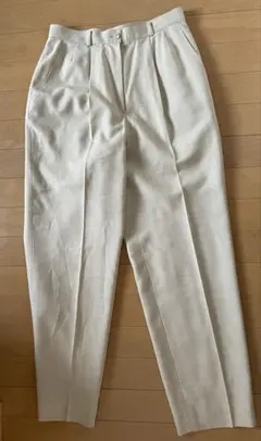 DAKS ベージュ タックパンツ　M〜Lサイズ