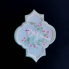 刺繍ワッペン 鳥と花 アーチ型