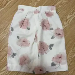 グレイル、スカート