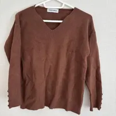 REBALANCE ブラウン Vネックニット