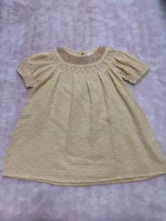 淡い黄色の刺繍入りワンピース 4-5歳用