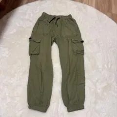 女の子用のズボンです。 破れていたりボロボロな部分はありません