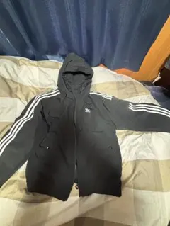 adidasオリジナルダウンジャケット