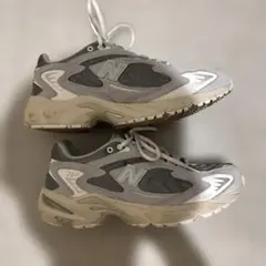 New Balance 725 グレー スニーカー