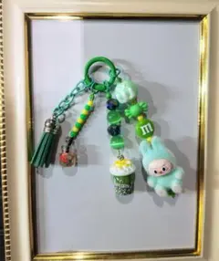 緑色キャラクターキーホルダー