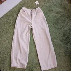 ホワイト ストレートレッグ カジュアルパンツ