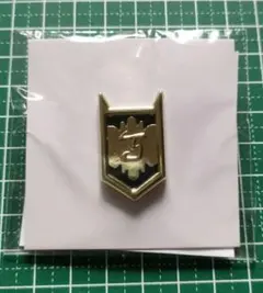 魔入りました！入間くん 魔入間展 入場特典 位階ピンバッチ 3ギメル
