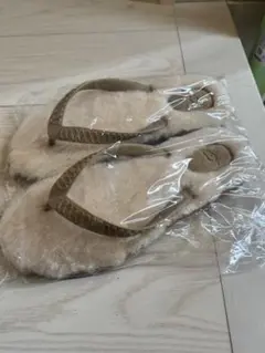 UGG シープスキン トングサンダルのサムネイル