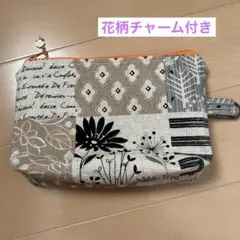 シックな花柄ポーチ