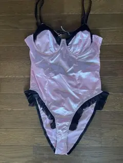 ツルツルピンクボディスーツ