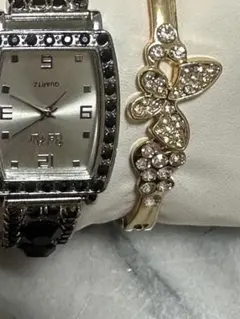 QUARTZ シルバー スクエア型 腕時計とブレスレットセット