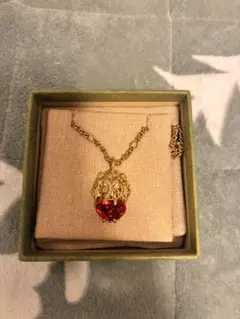GUCCI ライオンヘッド　ストーン付きネックレス
