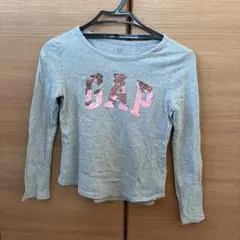 新品タグ付GAP ギャップキッズ　ロゴスパンコール長袖Tシャツ グレー キッズS