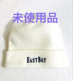 ニット帽✴︎ホワイトカラー✴︎ロゴ、自由の女神の刺繍あり✴︎カフあり