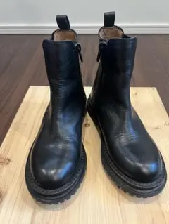 ZARAキッズ19㎝　黒レザーショートブーツ ジッパー付き