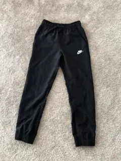 Nike ナイロンパンツ　黒 キッズMサイ　140-150㎝