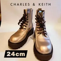 Charles＆KEITH シルバー ジップアップ ショートブーツ