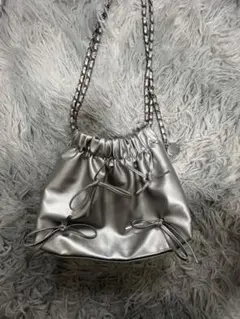 シルバー巾着型ショルダーバッグ