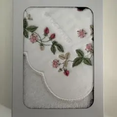 WEDGWOOD　ホワイトタオルハンカチ ギフトボックス入り