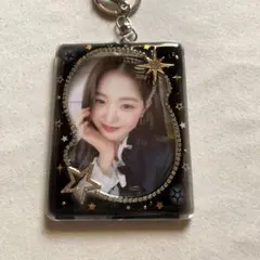 トレカ　ケース　デコ　レジン　硬質　キーホルダー　キーリング　星　黒　ゴールド