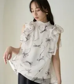 2025SS美品】リボンスリーブオーガンシースルーブラウス SNIDEL - メルカリ