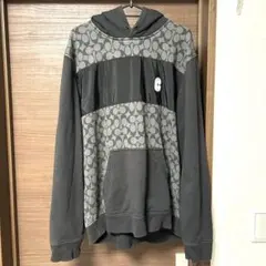 【着用1度のみ】COACH シグネチャー柄 プルオーバーパーカー 着用1度のみ】COACH シグネチャー柄 プルオーバーパーカー - メルカリ