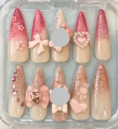 ハンドメイドネイルチップ　ホワイト、ピンク系10本1セット　Nn.17