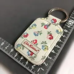 Cath Kidston 花柄 　キーリングめじるしアクセサリーチャーム