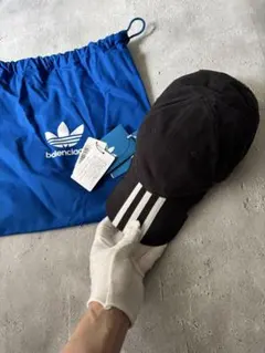 バレンシアガ　ロゴ刺繍ベースボールキャップ