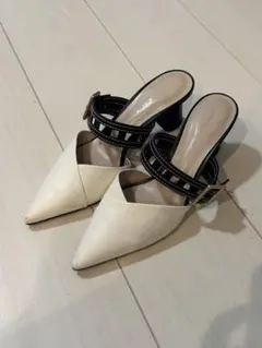 CHARLES＆KEITH カットアウトストラップ ヒールミュールパンプス