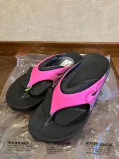 OOFOS トングサンダル ピンク ブラック