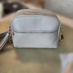 タッセル付き ショルダーバッグ ベージュのサムネイル