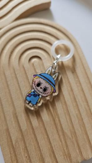ラブブ　Labubu アクリルめじるしチャーム