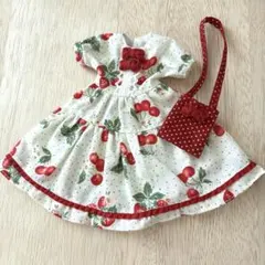 作家様製リカちゃん服　ワンピース　22センチドール服　チェリー柄