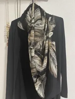 羽根模様ストール ブラック・ベージュ
